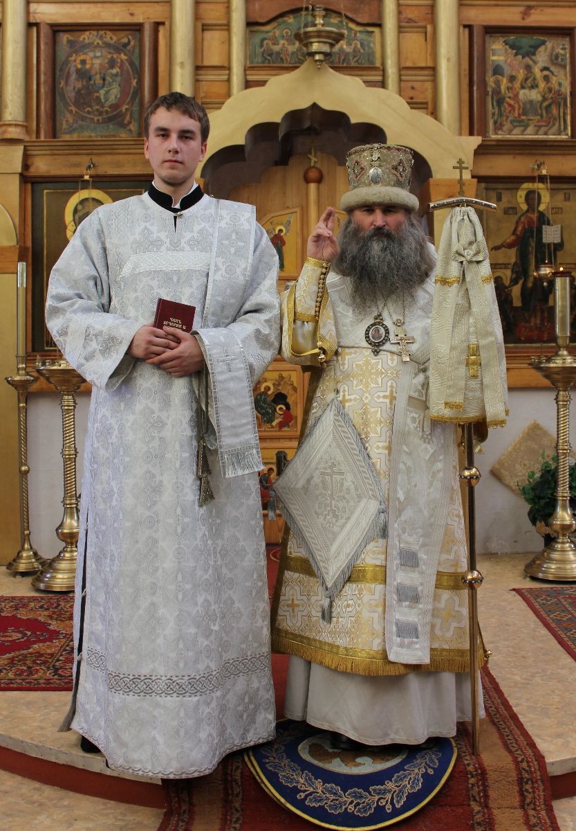 Евфимий, епископ Казанско-Вятский, с новопоставленным дьконом Дионисием Колотовым